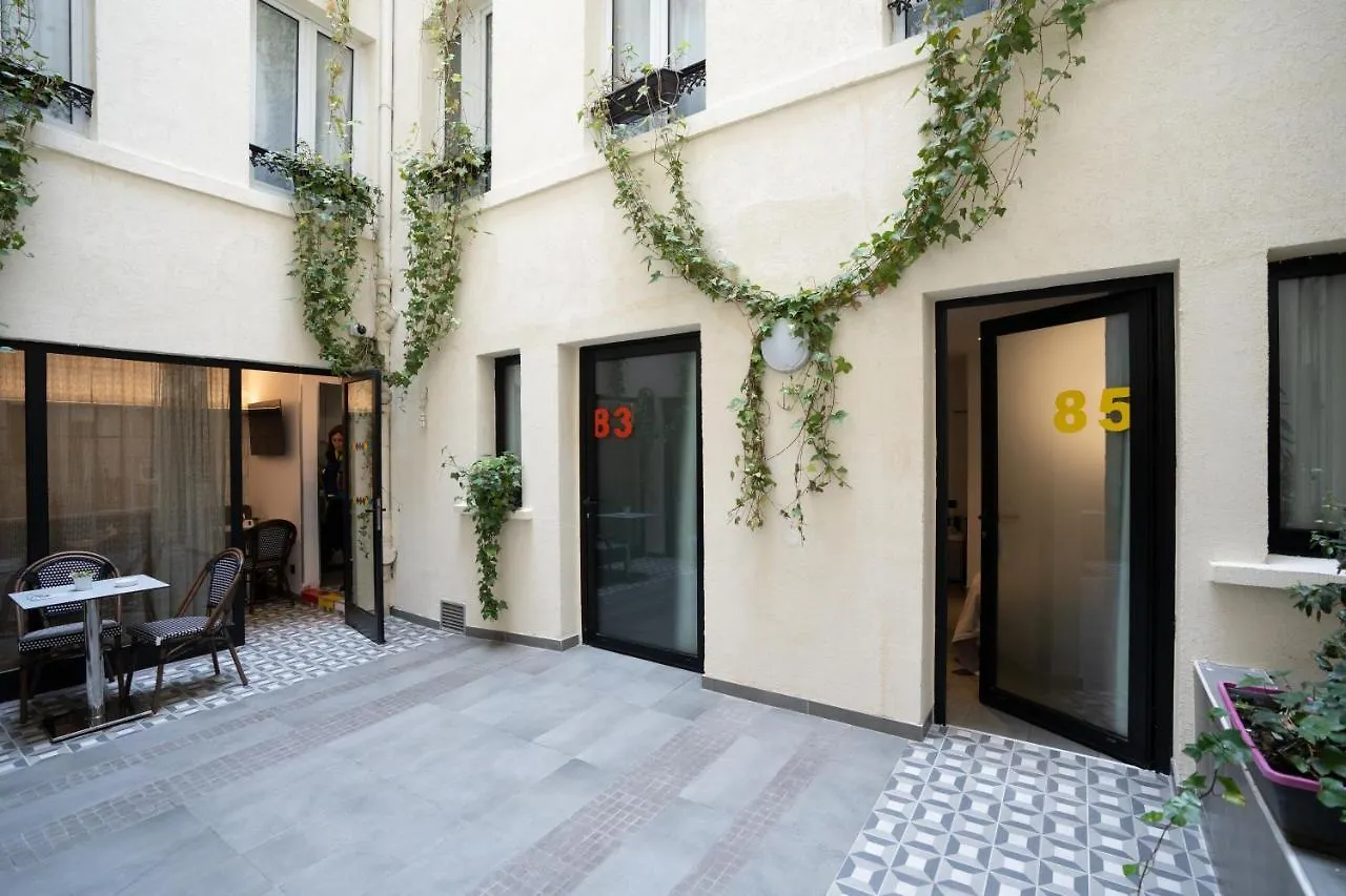 Hotel Du Mont Dore Batignolles Paris 3*,