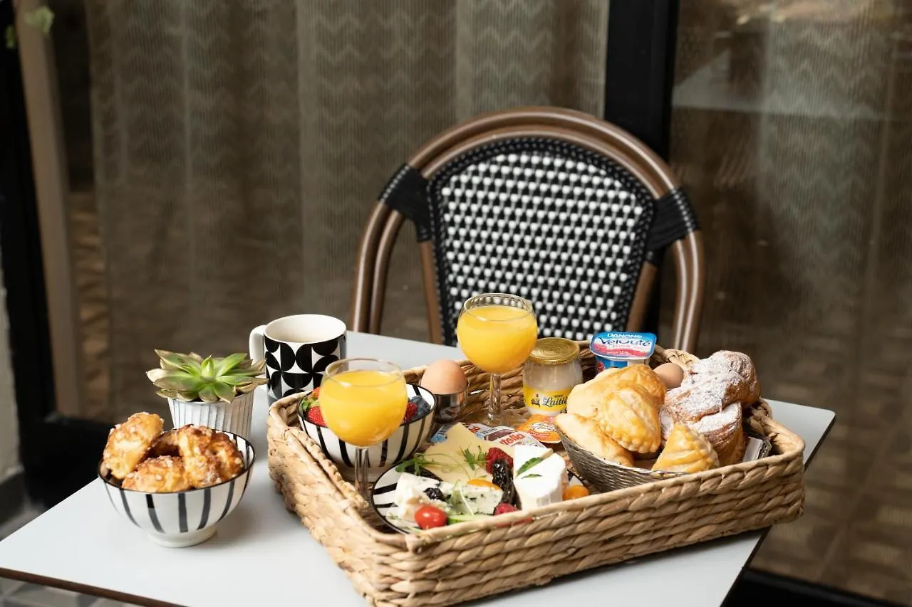 Hotel Du Mont Dore Batignolles Paris