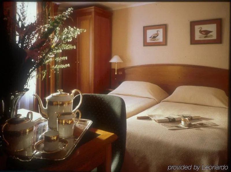 Hotel Du Mont Dore Batignolles Paris Frankrike