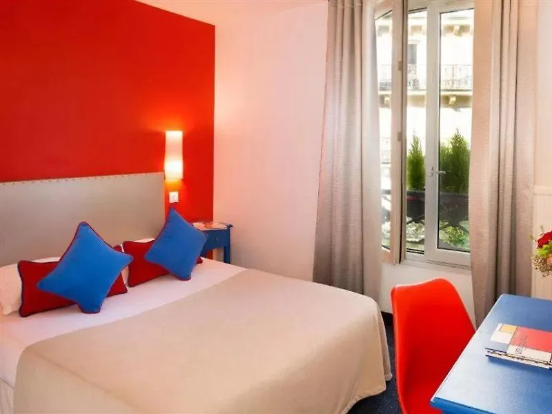 Hotel Du Mont Dore Batignolles Paris