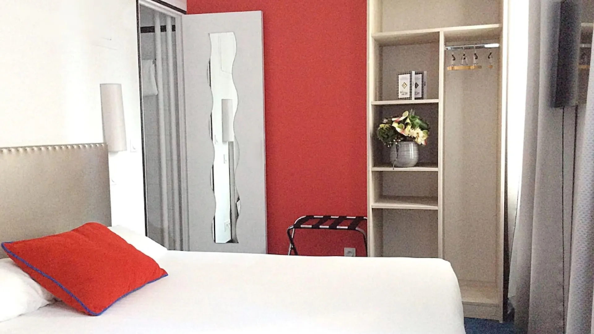 Hotel Du Mont Dore Batignolles Paris