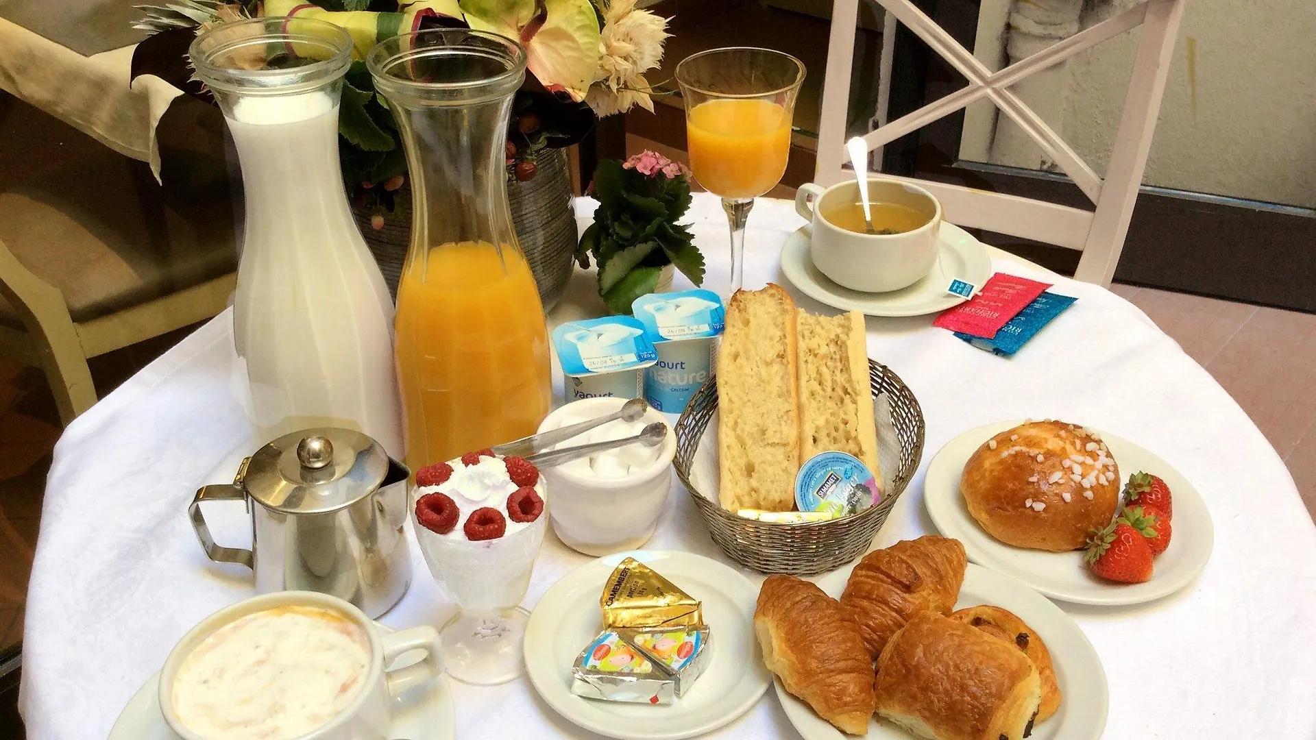 Hotel Du Mont Dore Batignolles Paris