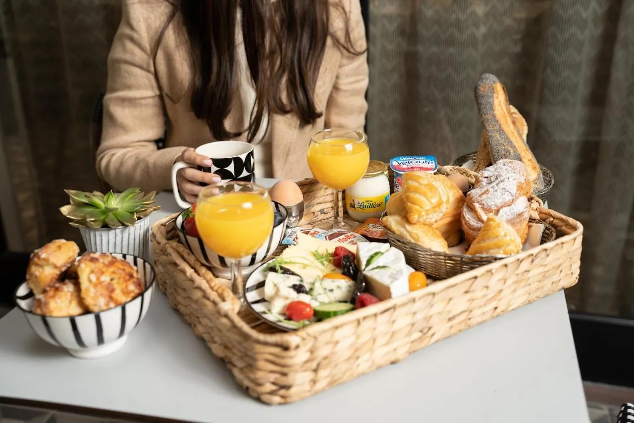 Hotel Du Mont Dore Batignolles Paris 3*,