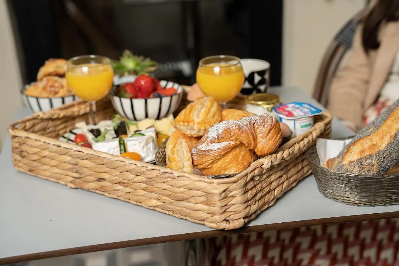 Hotel Du Mont Dore Batignolles Paris Frankreich