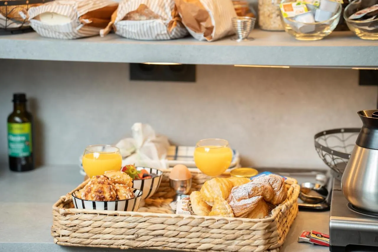 Hotel Du Mont Dore Batignolles Paris 3*,