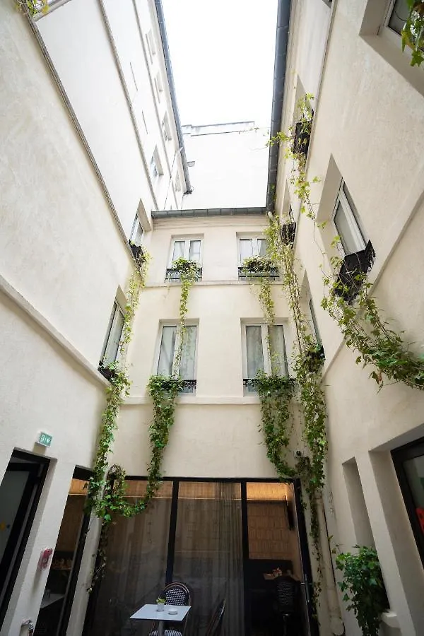 Hotel Du Mont Dore Batignolles Paris